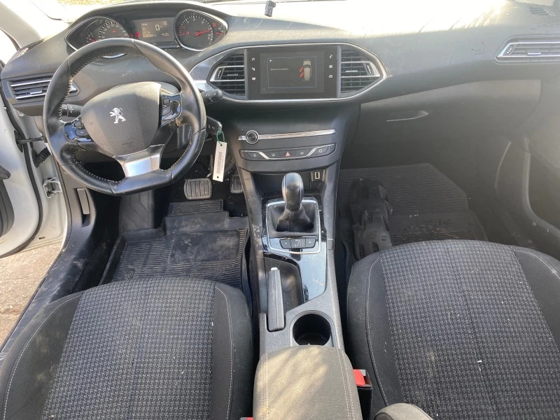 Peugeot 308 1.6 BLUE HDI, снимка 8 - Автомобили и джипове - 38735956