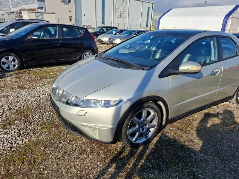 Honda Civic 1.8i avtomat, снимка 6 - Автомобили и джипове - 48529680