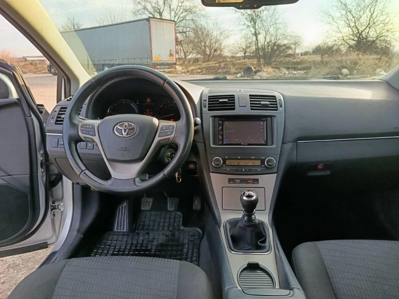 Toyota Avensis, снимка 15 - Автомобили и джипове - 49269795