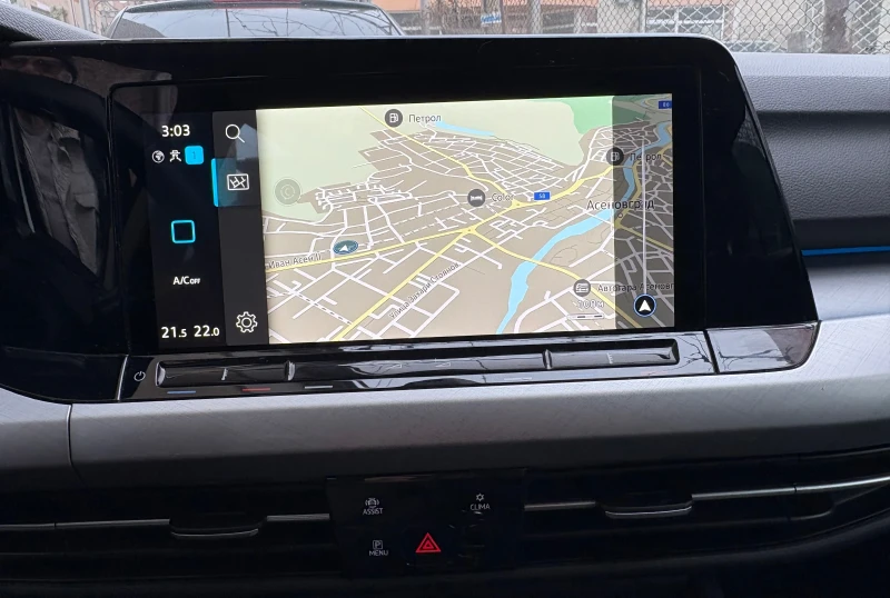 VW Golf 8 Variant Life / 2.0TDI/ Lane Assist / Дистроник /, снимка 10 - Автомобили и джипове - 53001391