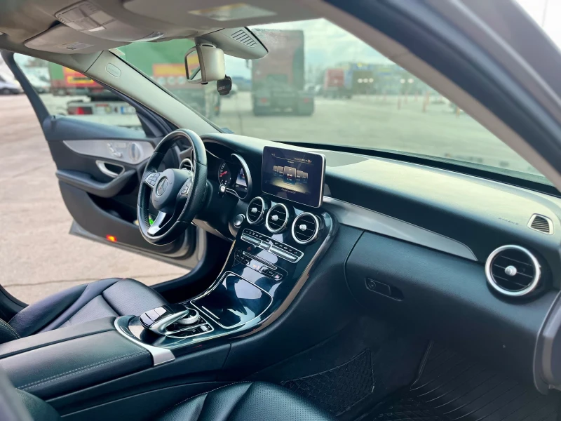 Mercedes-Benz C 300 C300 4MATIC , снимка 8 - Автомобили и джипове - 53179616