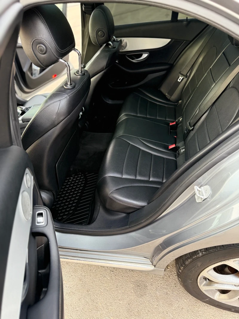 Mercedes-Benz C 300 C300 4MATIC , снимка 12 - Автомобили и джипове - 53179616