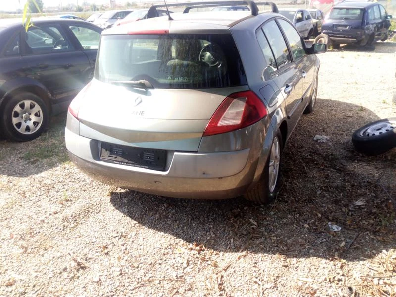 Renault Megane 1.5 dci, снимка 4 - Автомобили и джипове - 30038141