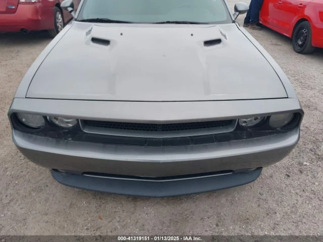 Dodge Challenger Минимална щета, сервизна история, снимка 3 - Автомобили и джипове - 48781866