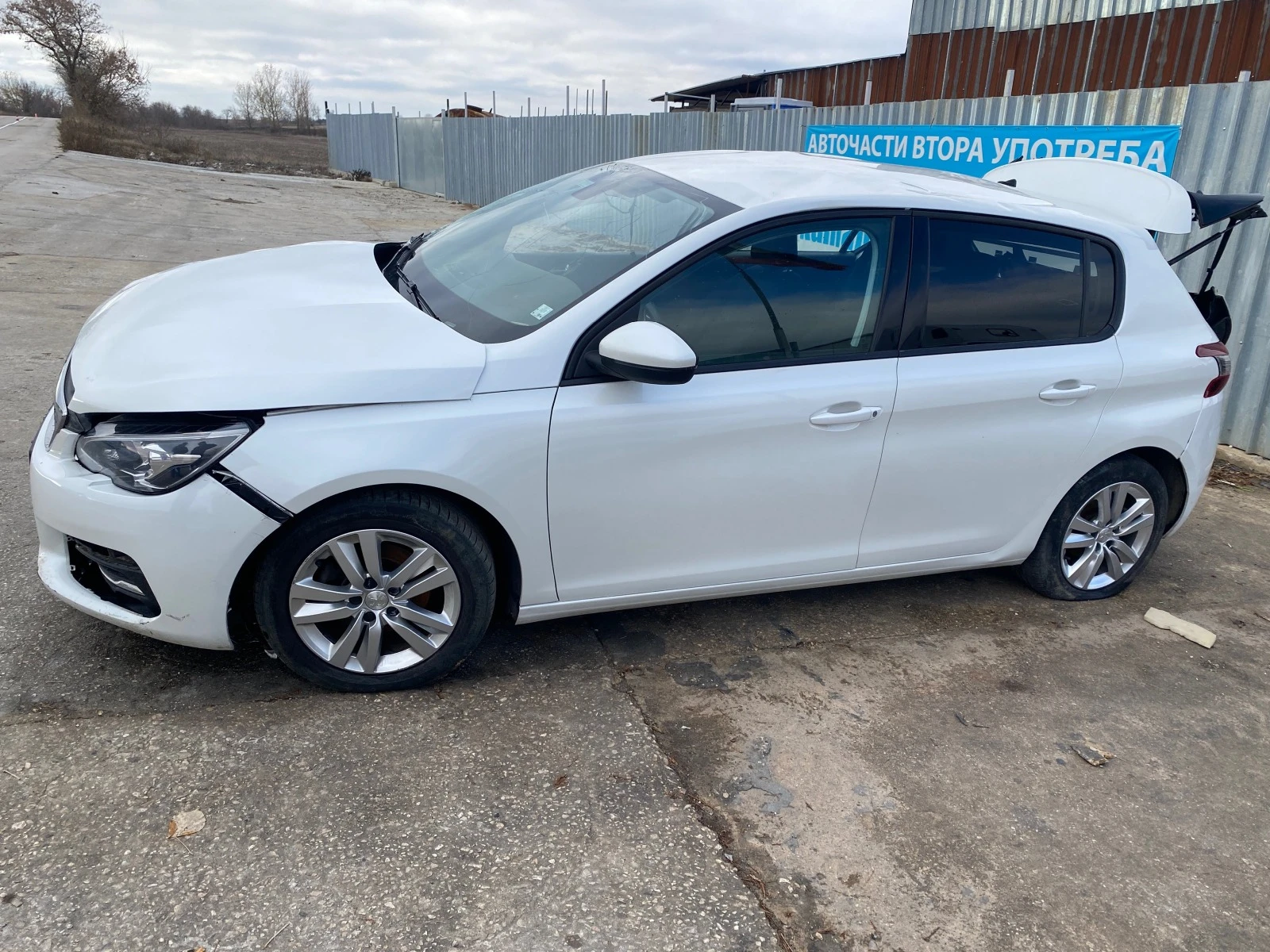 Peugeot 308 1.6 BLUE HDI - изображение 3