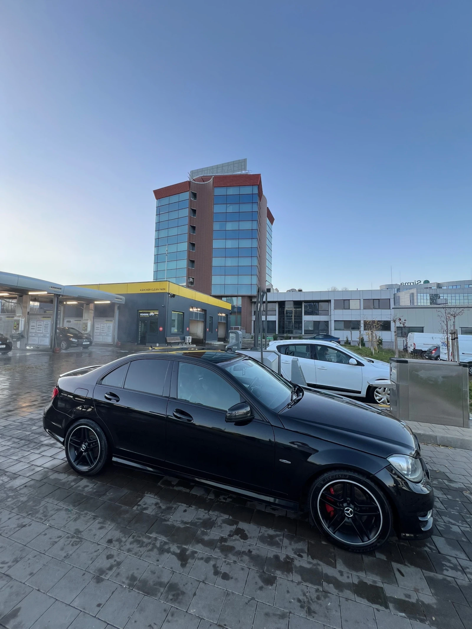 Mercedes-Benz C 250 2.2 204 к. AVANTGARDE - AMG look, снимка 6 - Автомобили и джипове - 53751177