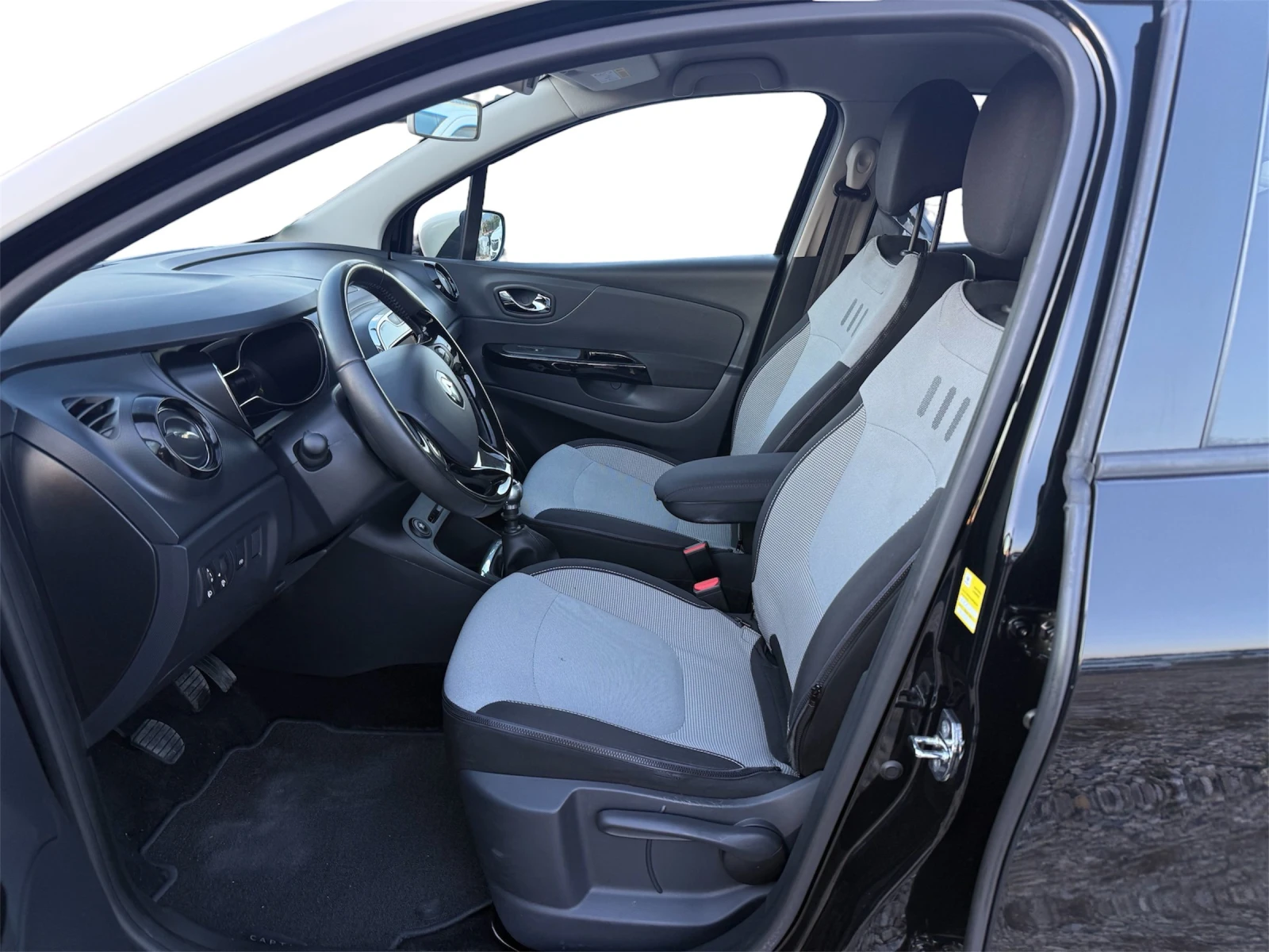 Renault Captur 1.5/110ps/6gears/Camera/Nav, снимка 7 - Автомобили и джипове - 54441407
