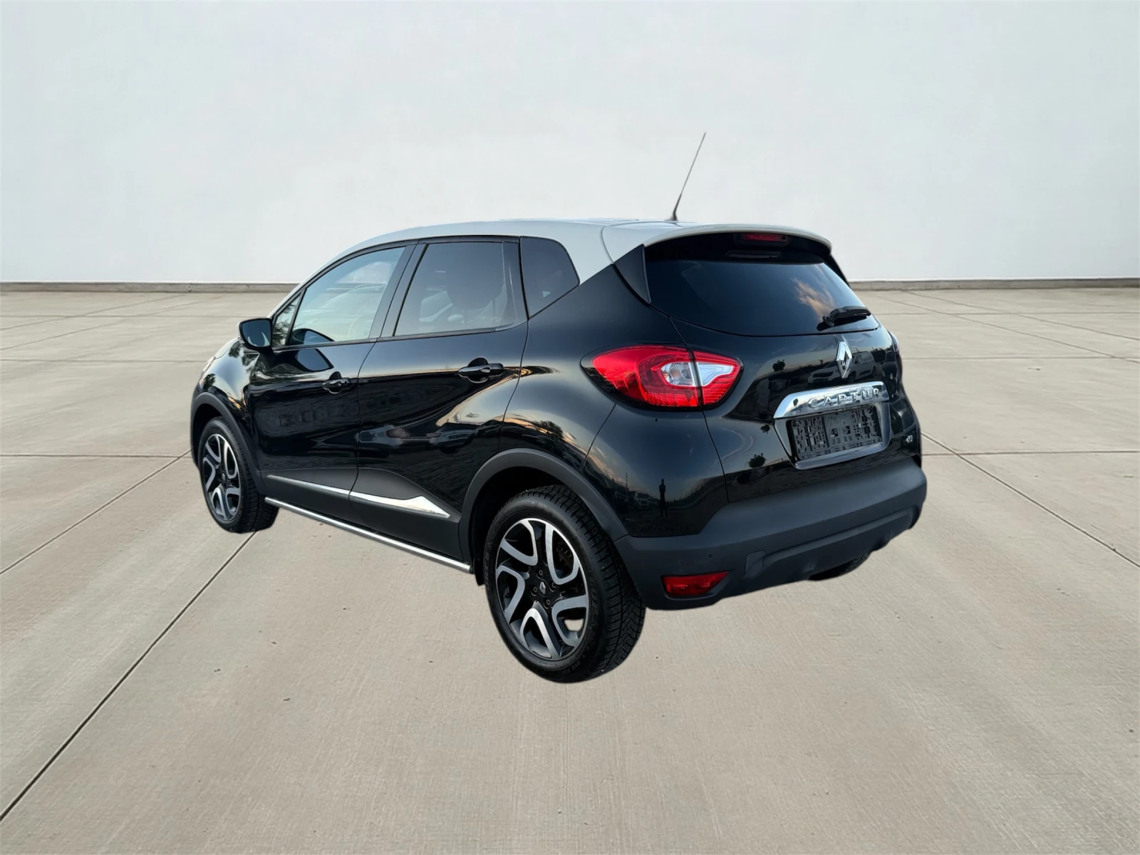 Renault Captur 1.5/110ps/6gears/Camera/Nav, снимка 4 - Автомобили и джипове - 54441407