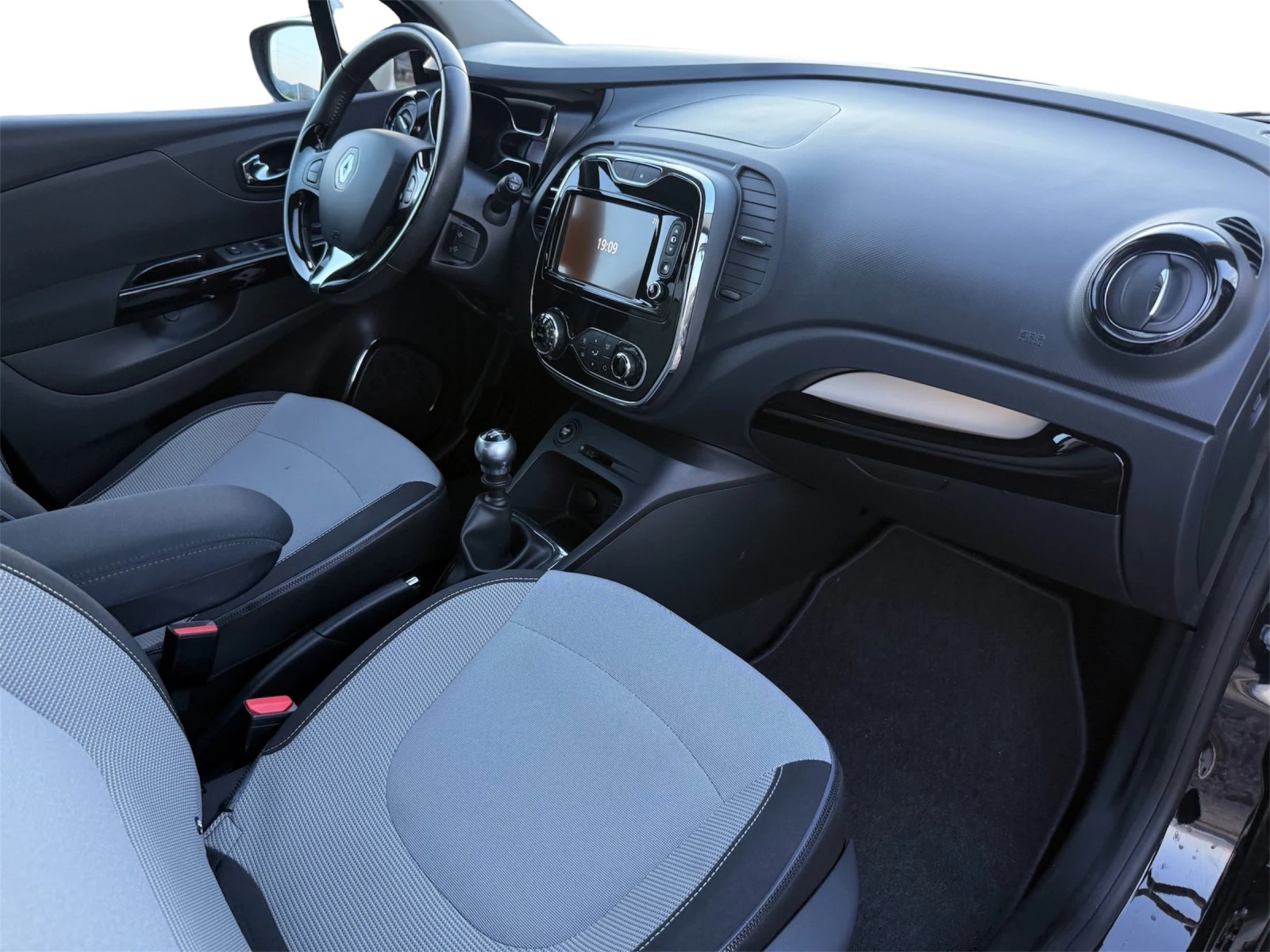 Renault Captur 1.5/110ps/6gears/Camera/Nav, снимка 12 - Автомобили и джипове - 54441407