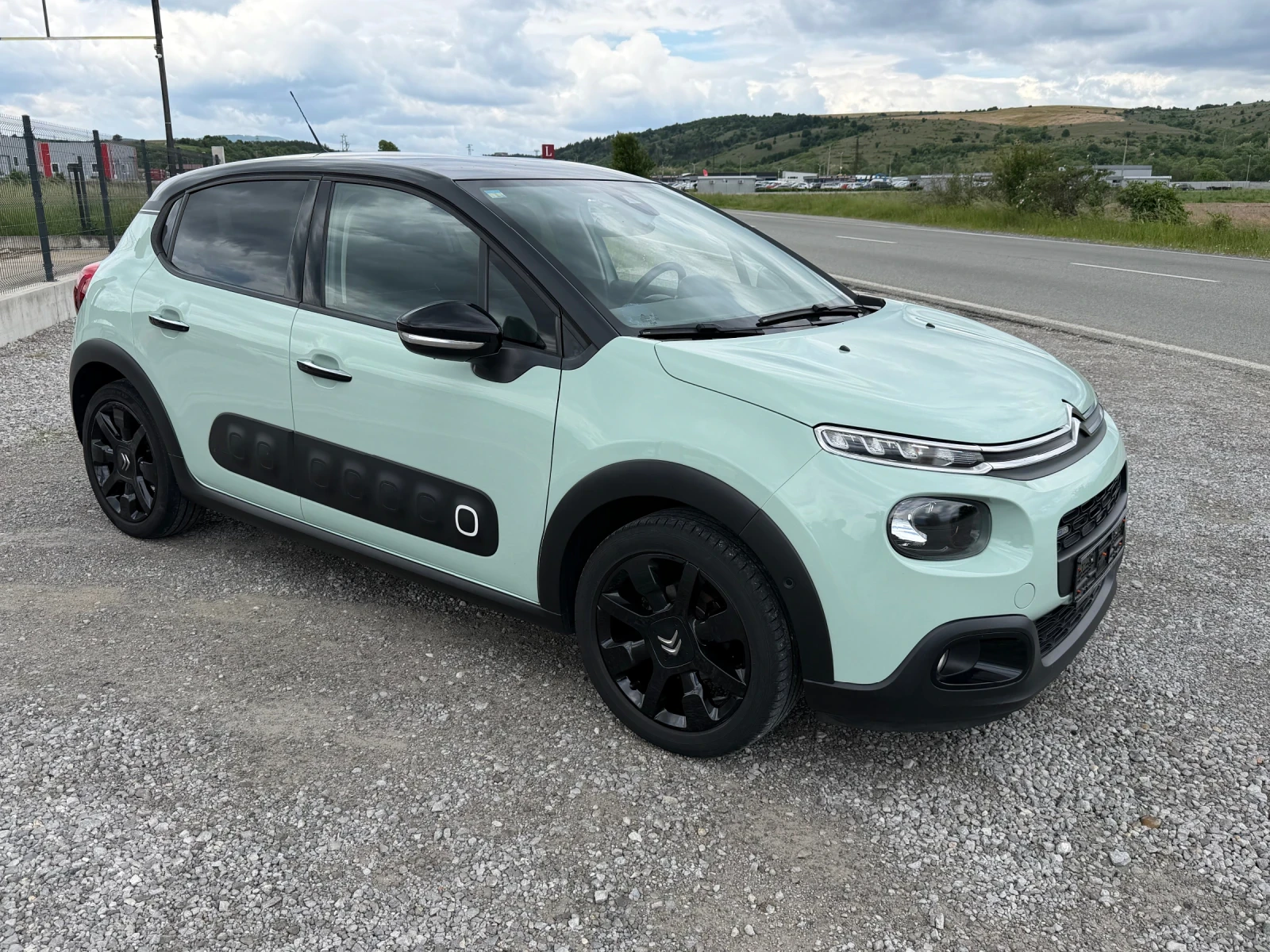 Citroen C3 1.2i SHINE KEYLESS NAVI CAMERA SERVICE BOOK, снимка 4 - Автомобили и джипове - 54652190