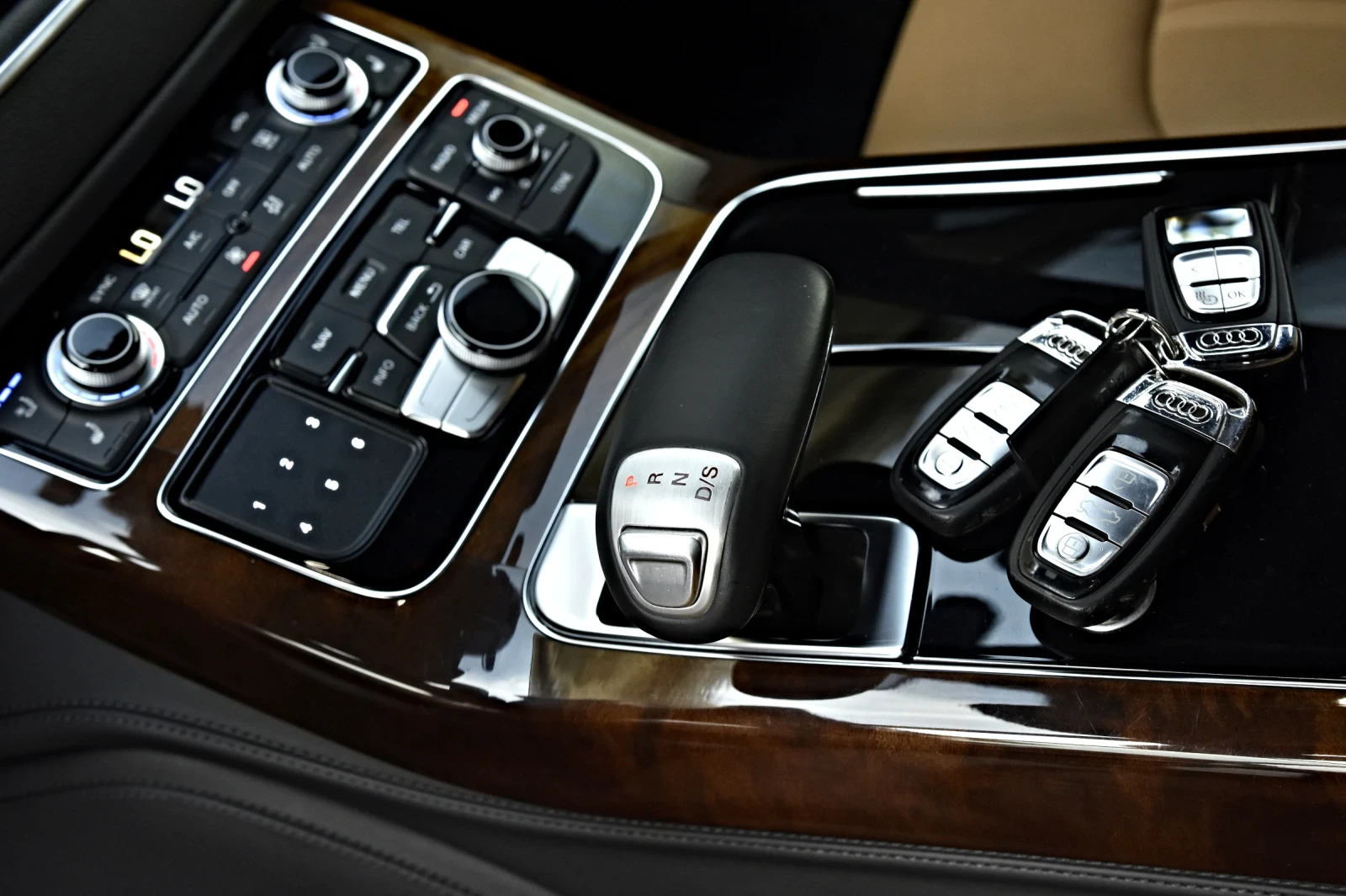 Audi A8 3.0 TDI SPORT PAKET 360 MATRIX TV FULL MAX, снимка 13 - Автомобили и джипове - 54858383