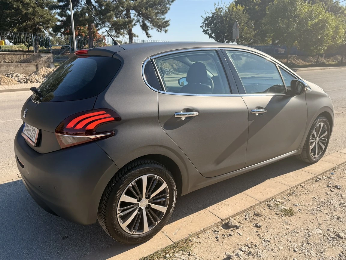 Peugeot 208 46000km!!!, снимка 4 - Автомобили и джипове - 56127287