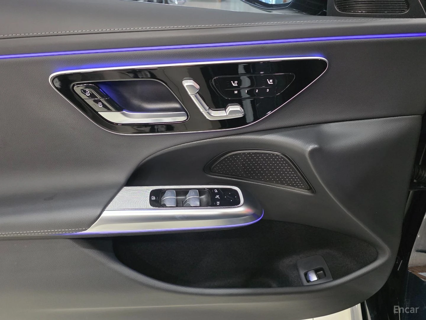 Mercedes-Benz E 200 Burmester* Digital Light, снимка 11 - Автомобили и джипове - 56233200
