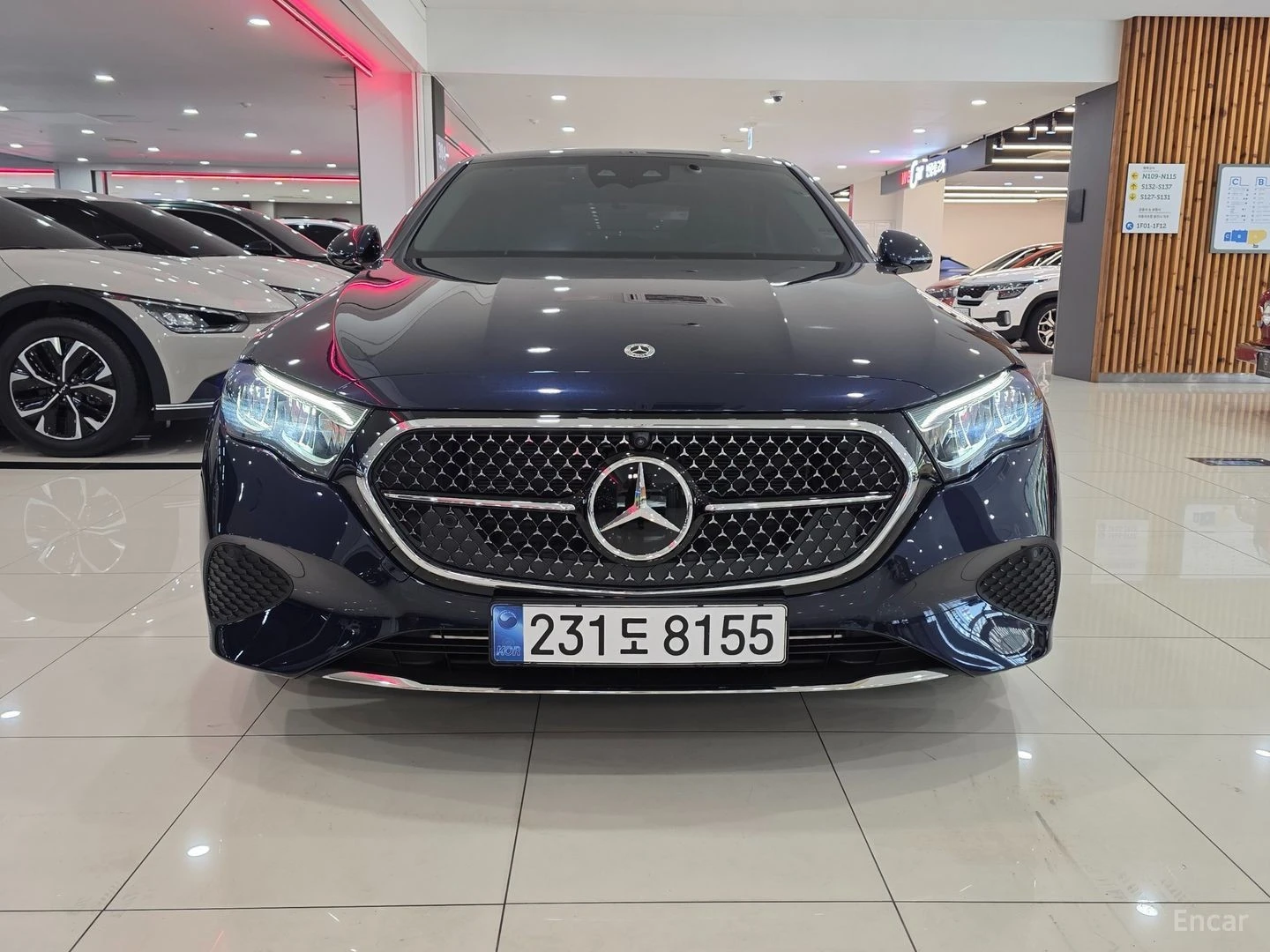 Mercedes-Benz E 200 Burmester* Digital Light, снимка 3 - Автомобили и джипове - 56233200