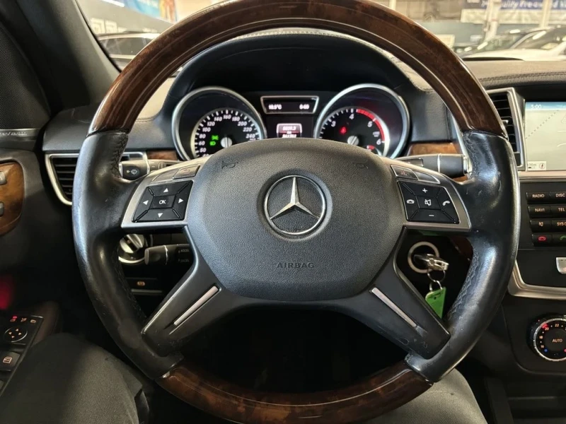 Mercedes-Benz GL 350 ДИЗЕЛ* DISTRONIC* LANEASSIST* 360* HARMAN* PANO* F, снимка 6 - Автомобили и джипове - 52317718