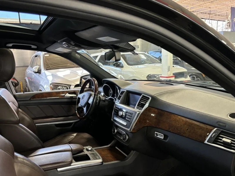 Mercedes-Benz GL 350 ДИЗЕЛ* DISTRONIC* LANEASSIST* 360* HARMAN* PANO* F, снимка 10 - Автомобили и джипове - 52317718