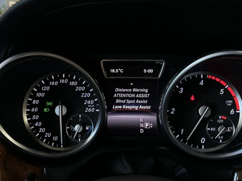 Mercedes-Benz GL 350 ДИЗЕЛ* DISTRONIC* LANEASSIST* 360* HARMAN* PANO* F, снимка 5 - Автомобили и джипове - 52317718