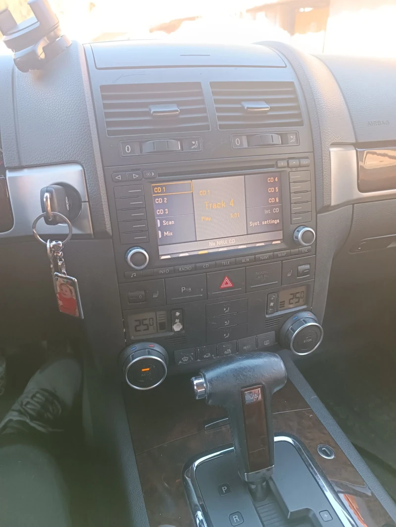 VW Touareg 3.0, снимка 9 - Автомобили и джипове - 52867869