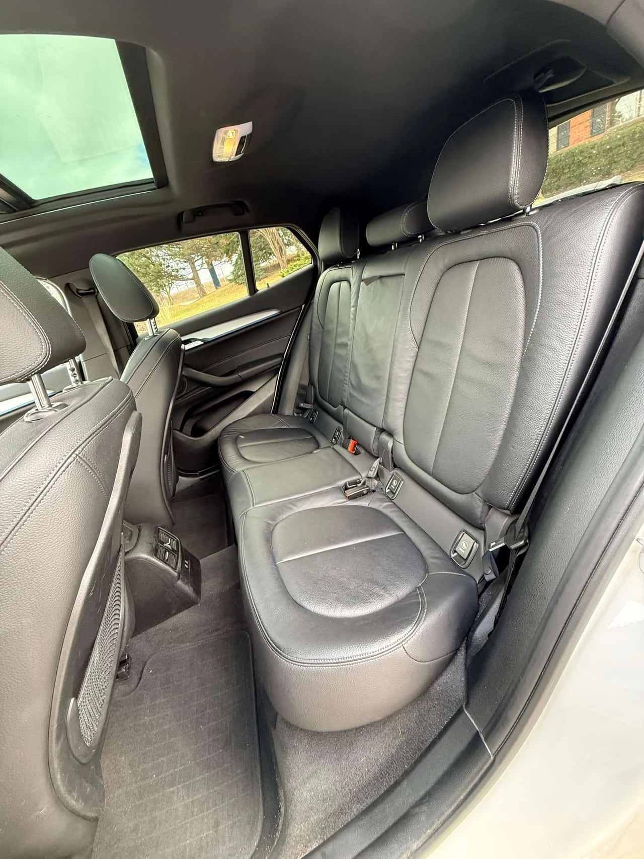 BMW X2 xDrive28i/CARFAX/ПАНОРАМА/ПОДГРЕВИ, снимка 12 - Автомобили и джипове - 54141469