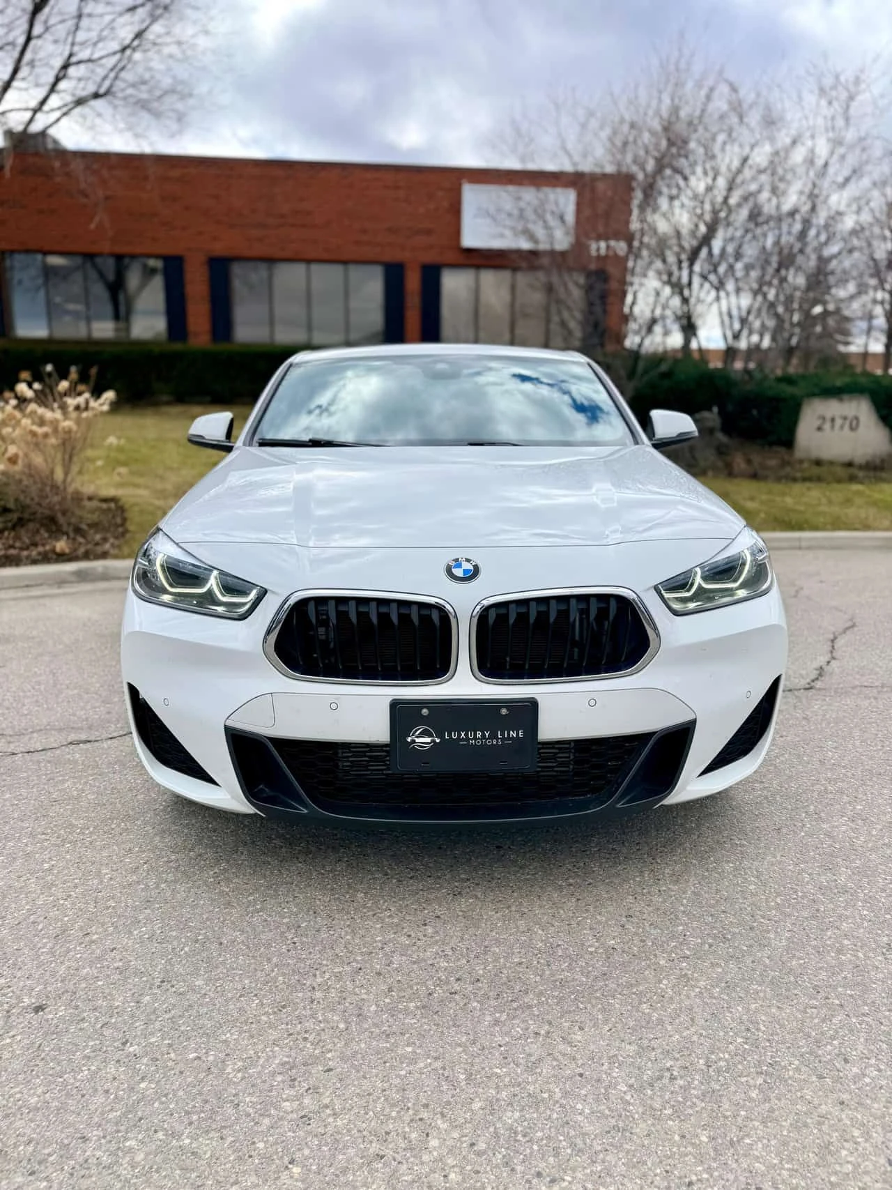 BMW X2 xDrive28i/CARFAX/ПАНОРАМА/ПОДГРЕВИ, снимка 2 - Автомобили и джипове - 54141469