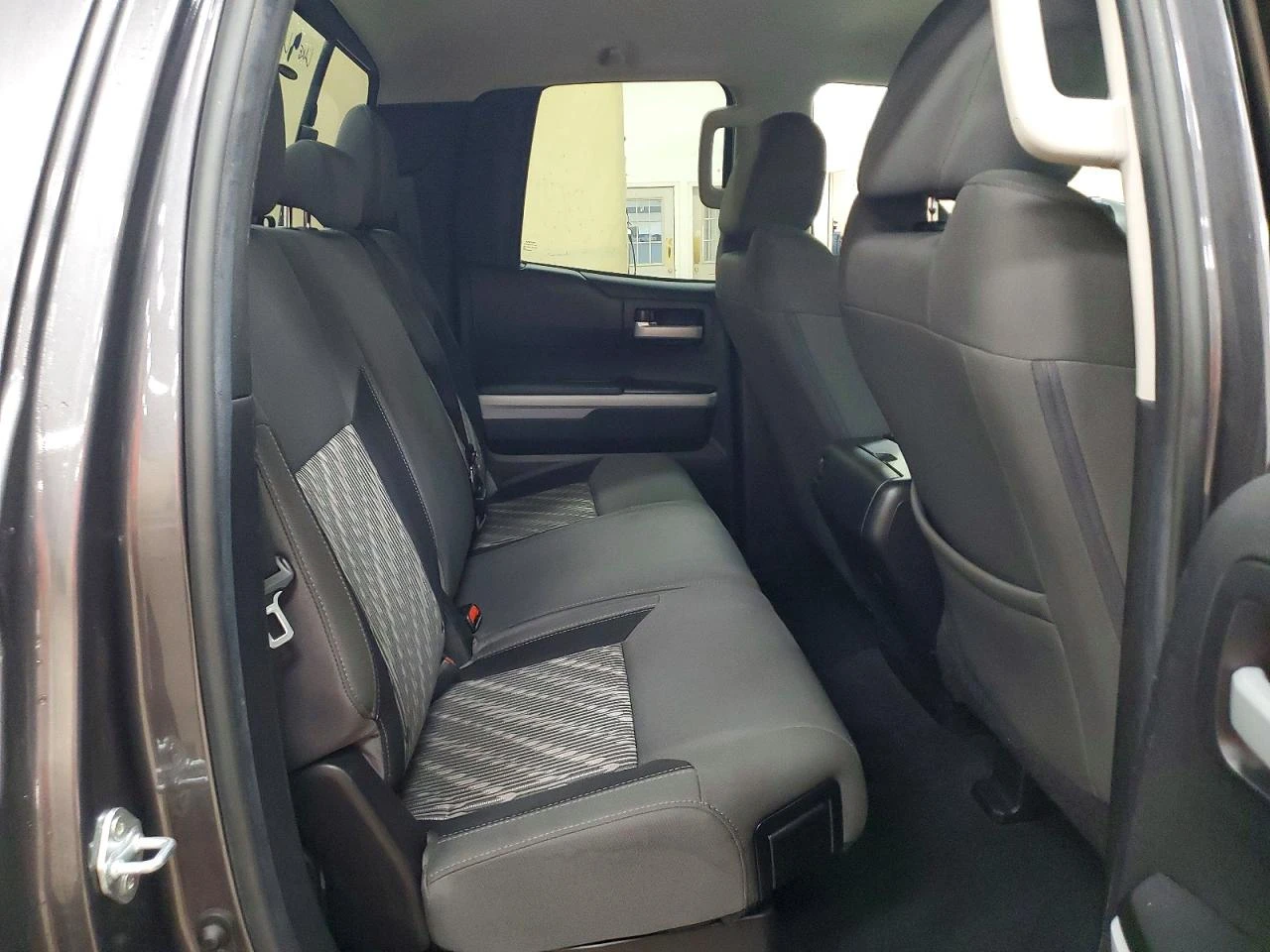 Toyota Tundra 5.7l Sr5, снимка 10 - Автомобили и джипове - 54883871