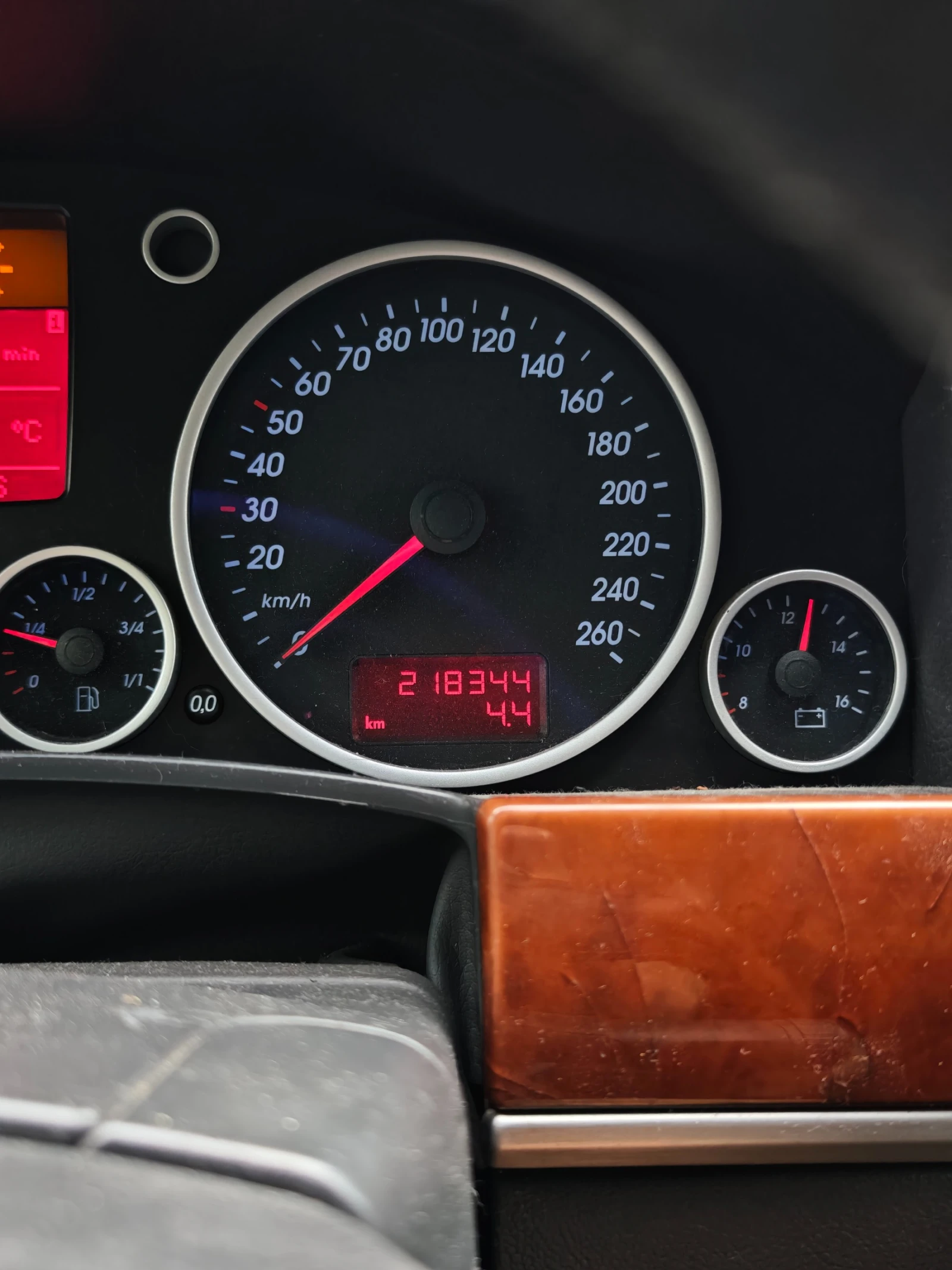 VW Touareg, снимка 2 - Автомобили и джипове - 55252892