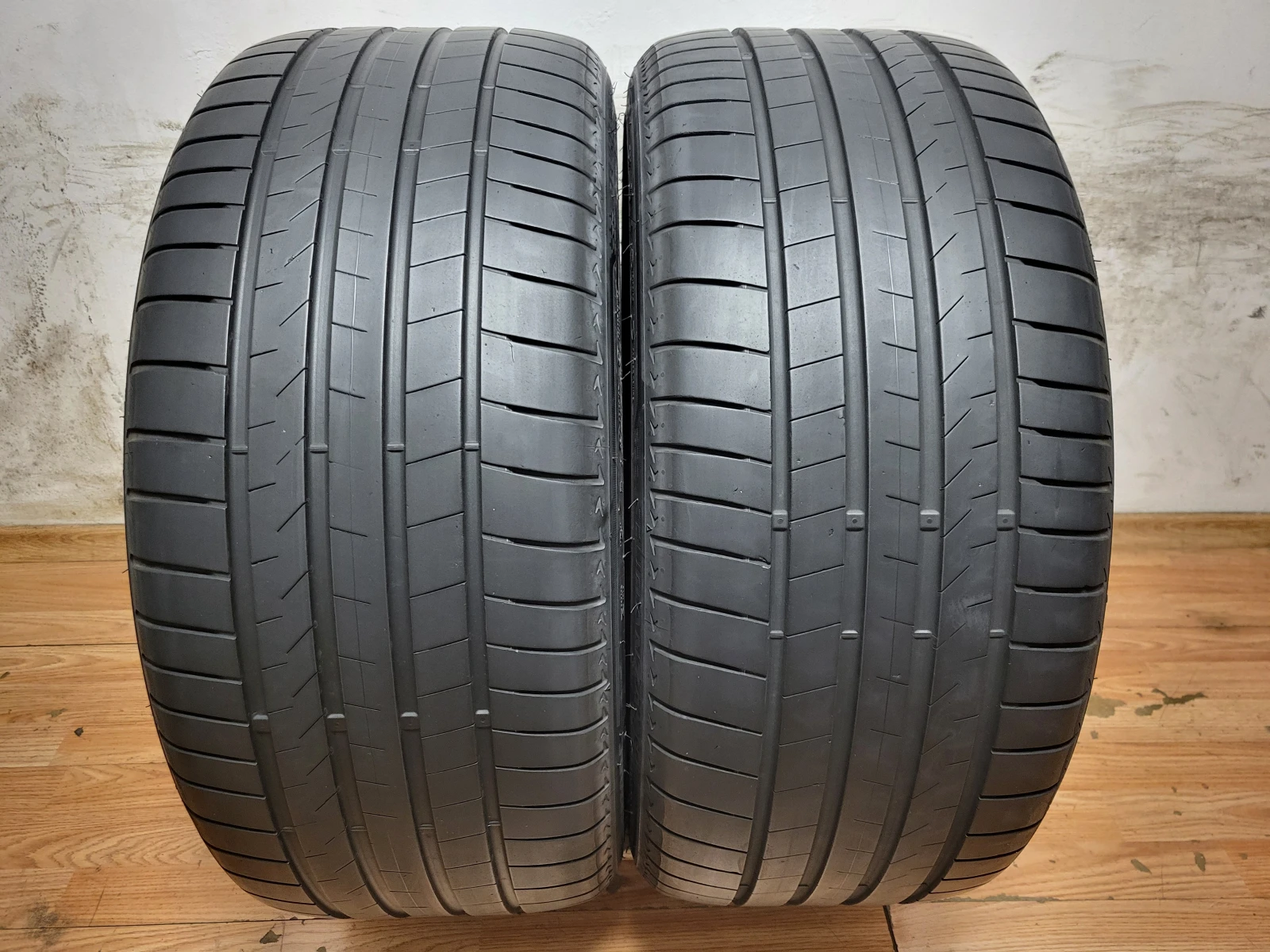 Гуми Летни 285/35R22