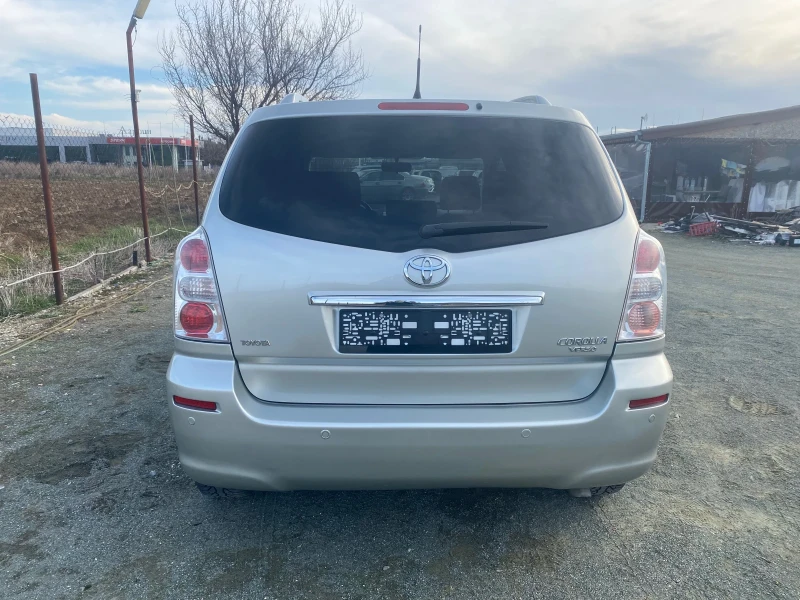 Toyota Corolla verso 2.2 D4D, снимка 5 - Автомобили и джипове - 49004430