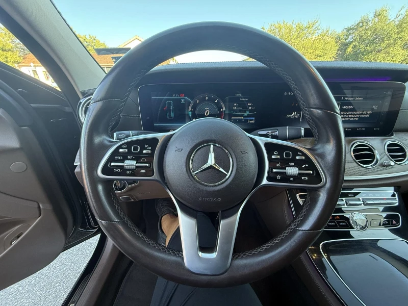 Mercedes-Benz E 220, снимка 6 - Автомобили и джипове - 52417220