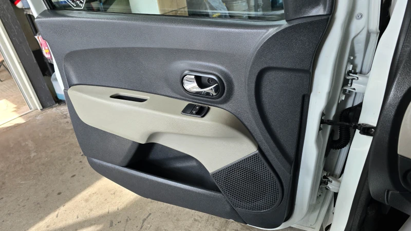 Dacia Lodgy 1.6i* 2017г, снимка 14 - Автомобили и джипове - 51857340