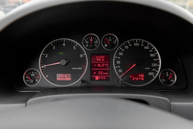 Audi A6 2.4 Facelift LPG , снимка 10 - Автомобили и джипове - 52375106