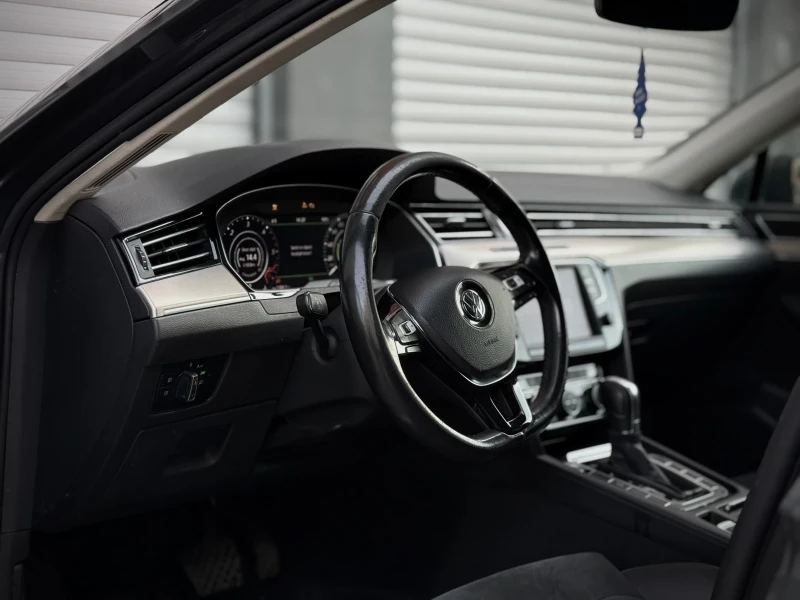 VW Passat Virtual Cockpit, снимка 13 - Автомобили и джипове - 52634953