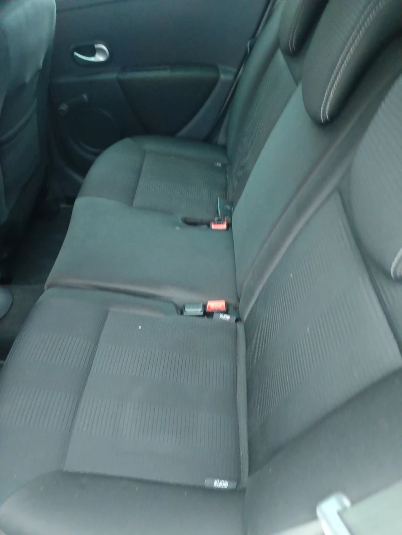 Renault Clio 1.5 dci, снимка 12 - Автомобили и джипове - 52895736