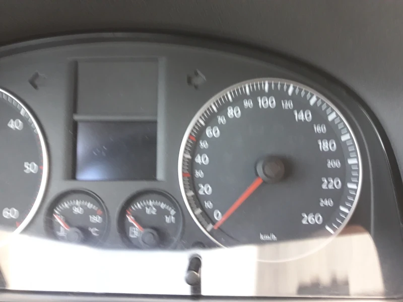 VW Touran, снимка 7 - Автомобили и джипове - 53203497