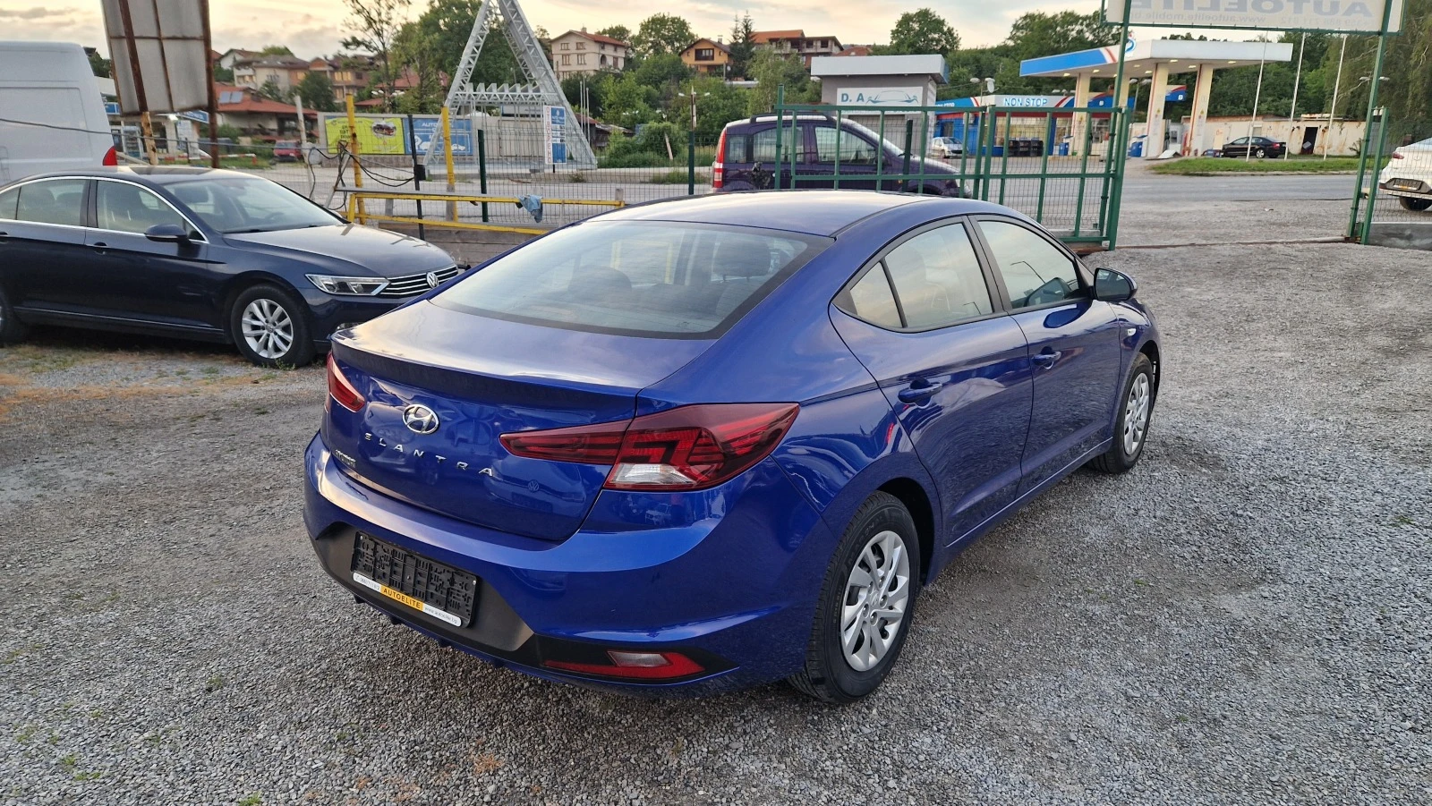 Hyundai Elantra 1.6i ГАЗ.ИНЖ. - изображение 3