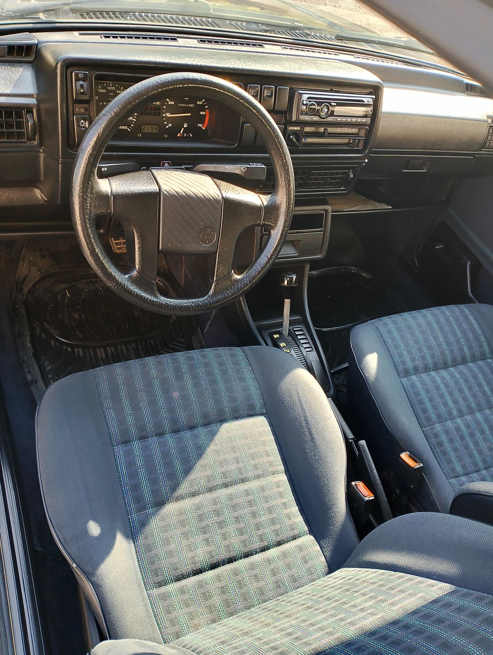 VW Golf 1.8 автоматик ! , снимка 10 - Автомобили и джипове - 53802978