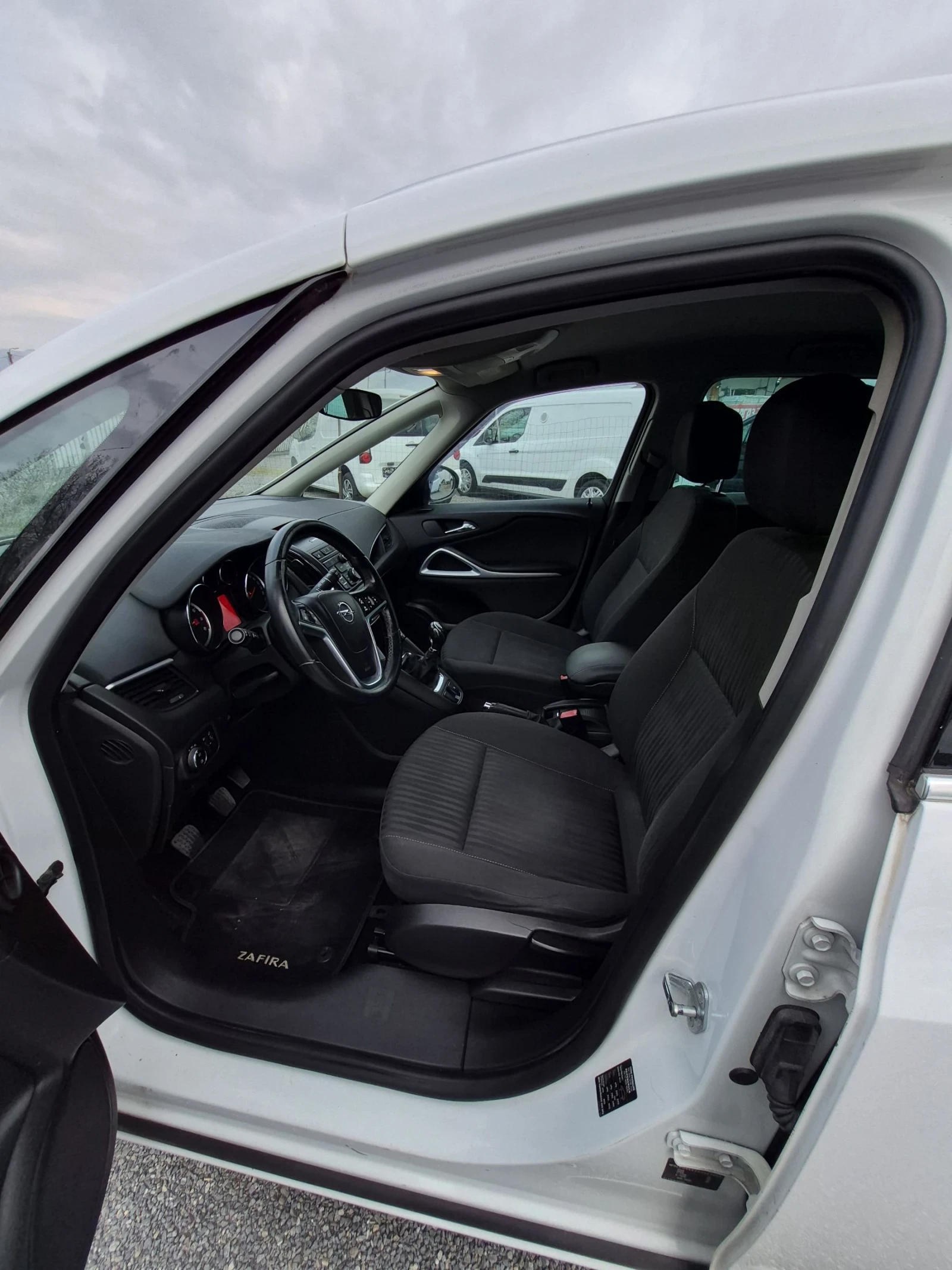 Opel Zafira 1.6 Turbo 7 места Evro 5, снимка 9 - Автомобили и джипове - 53877583