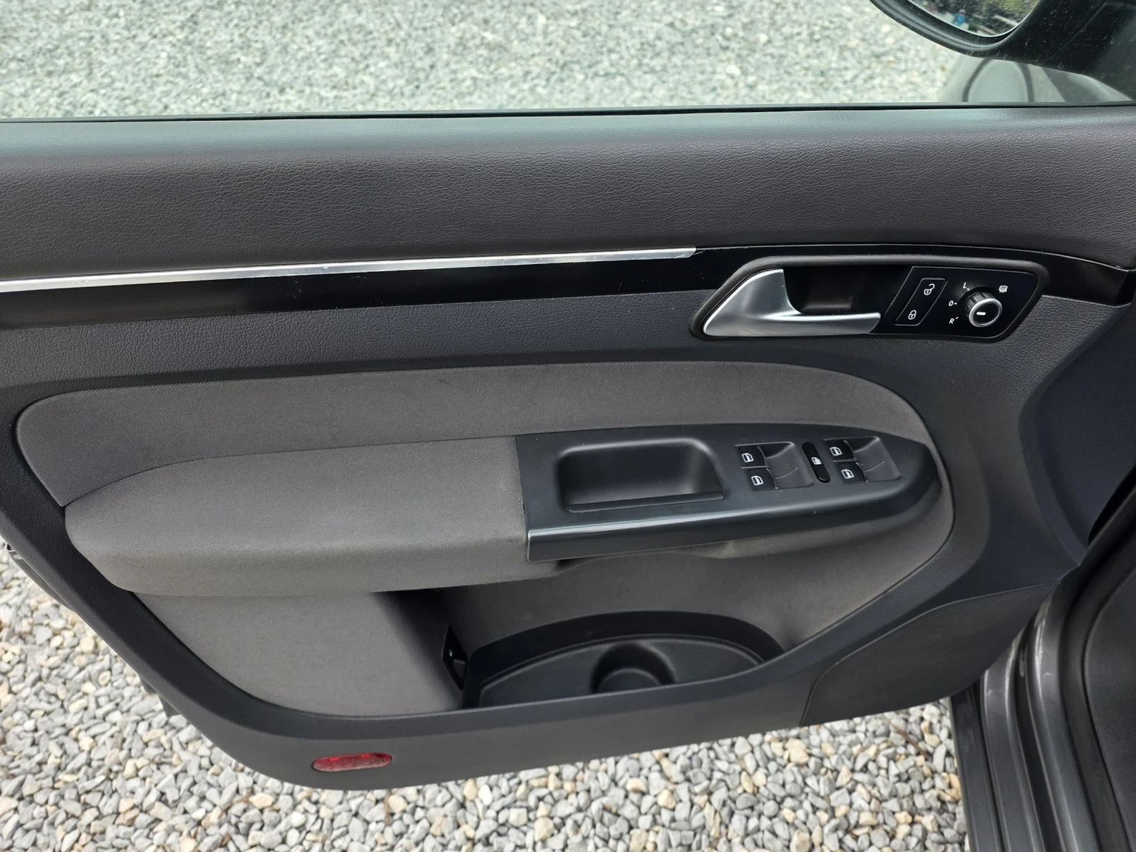 VW Touran 1.6tdi 105k.s Alkantara, Kamera, DVD, Podgrev | Mobile.bg � ����������� 8