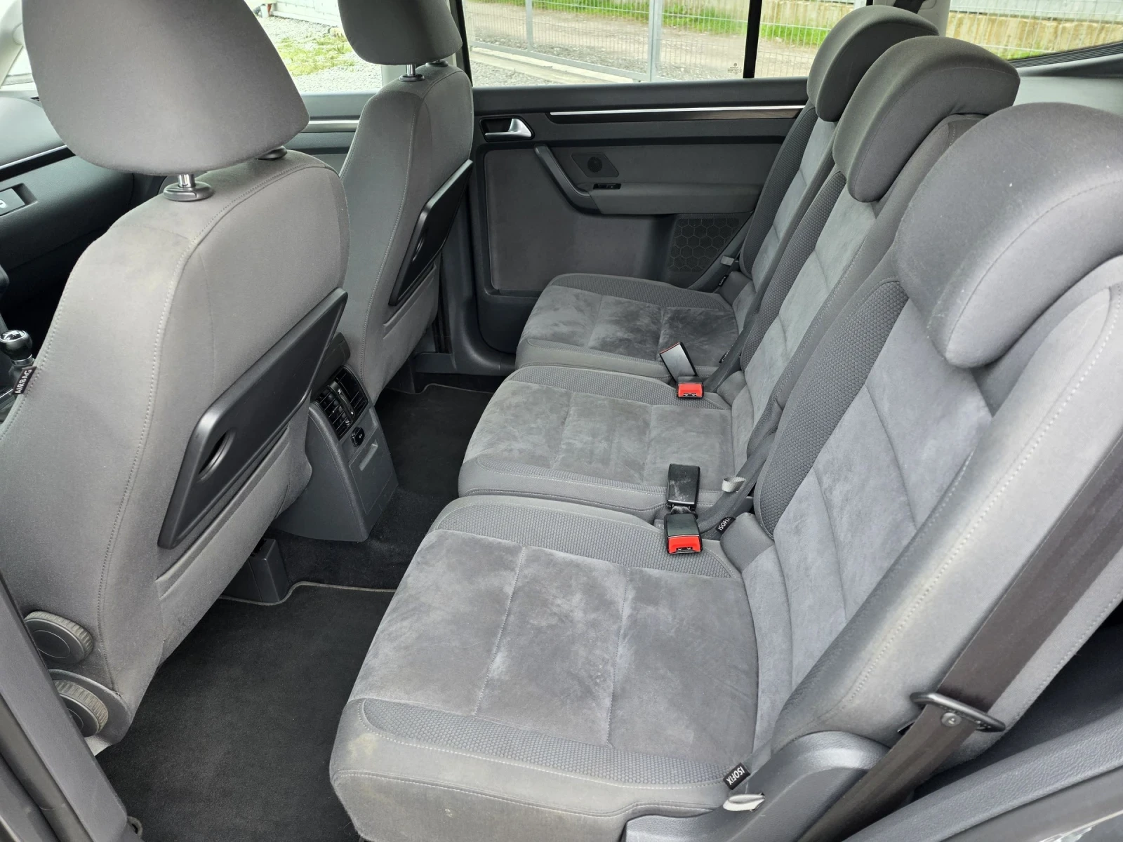 VW Touran 1.6tdi 105k.s Alkantara, Kamera, DVD, Podgrev | Mobile.bg � ����������� 12