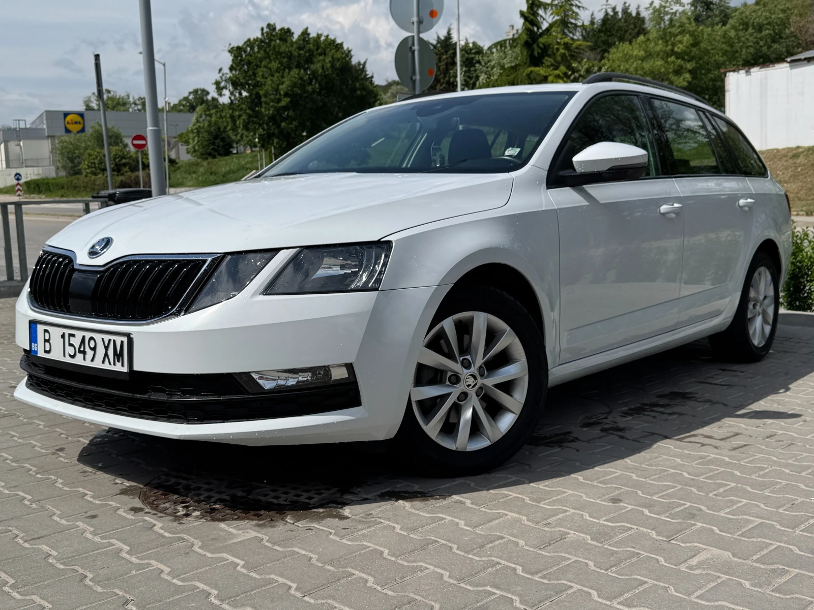 Skoda Octavia 1.5 CNG DSG7, снимка 2 - Автомобили и джипове - 54360416