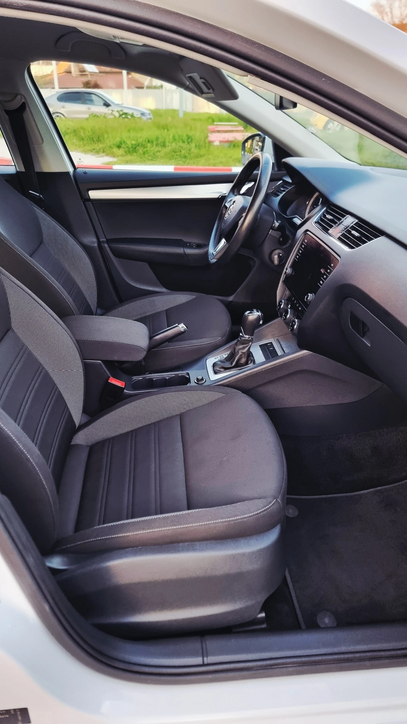 Skoda Octavia 1.5 CNG DSG7, снимка 7 - Автомобили и джипове - 54360416