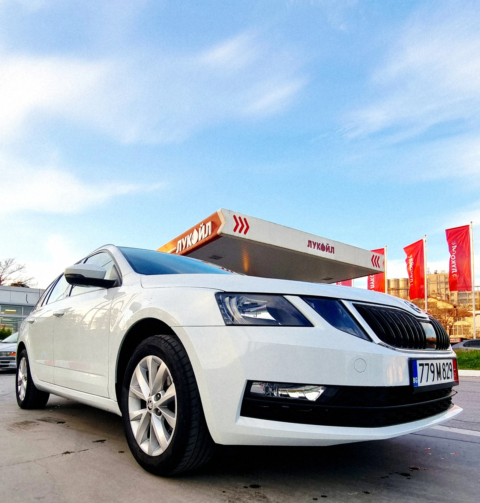 Skoda Octavia 1.5 CNG DSG7, снимка 13 - Автомобили и джипове - 54360416