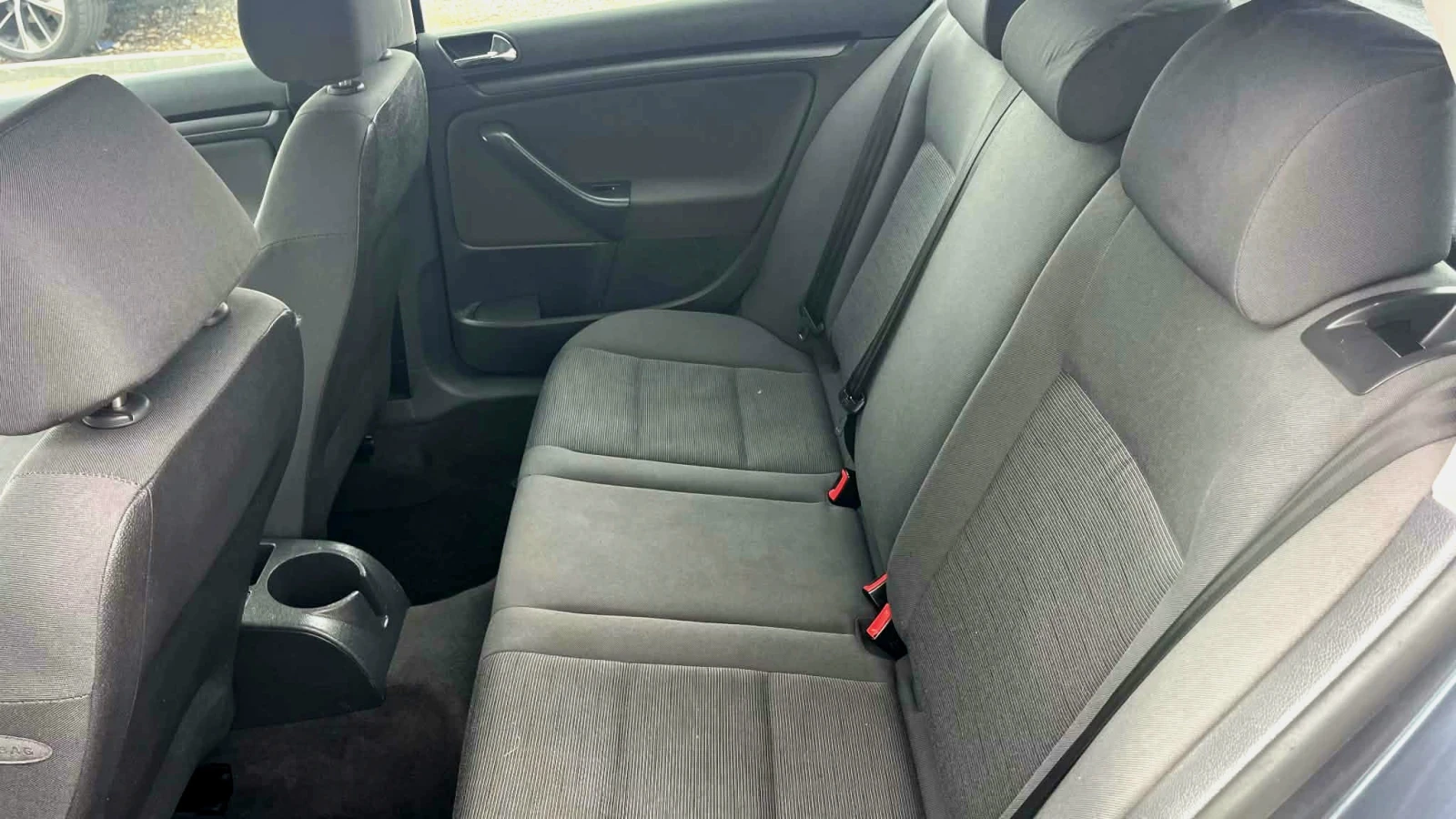 VW Golf 1.9 TDI, снимка 10 - Автомобили и джипове - 54651999