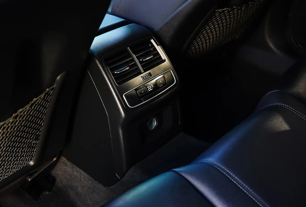 Audi A4 * S-LINE* Quattro* ПАНО* KEYLESS* Camera* ПОДГРЕВ*, снимка 17 - Автомобили и джипове - 55624533