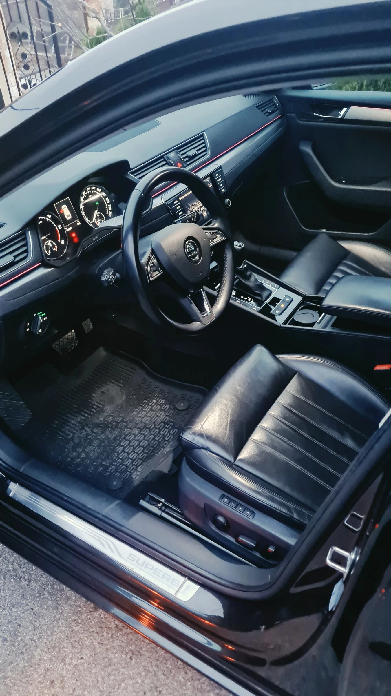 Skoda Superb 2.0 TDi, снимка 12 - Автомобили и джипове - 55894187