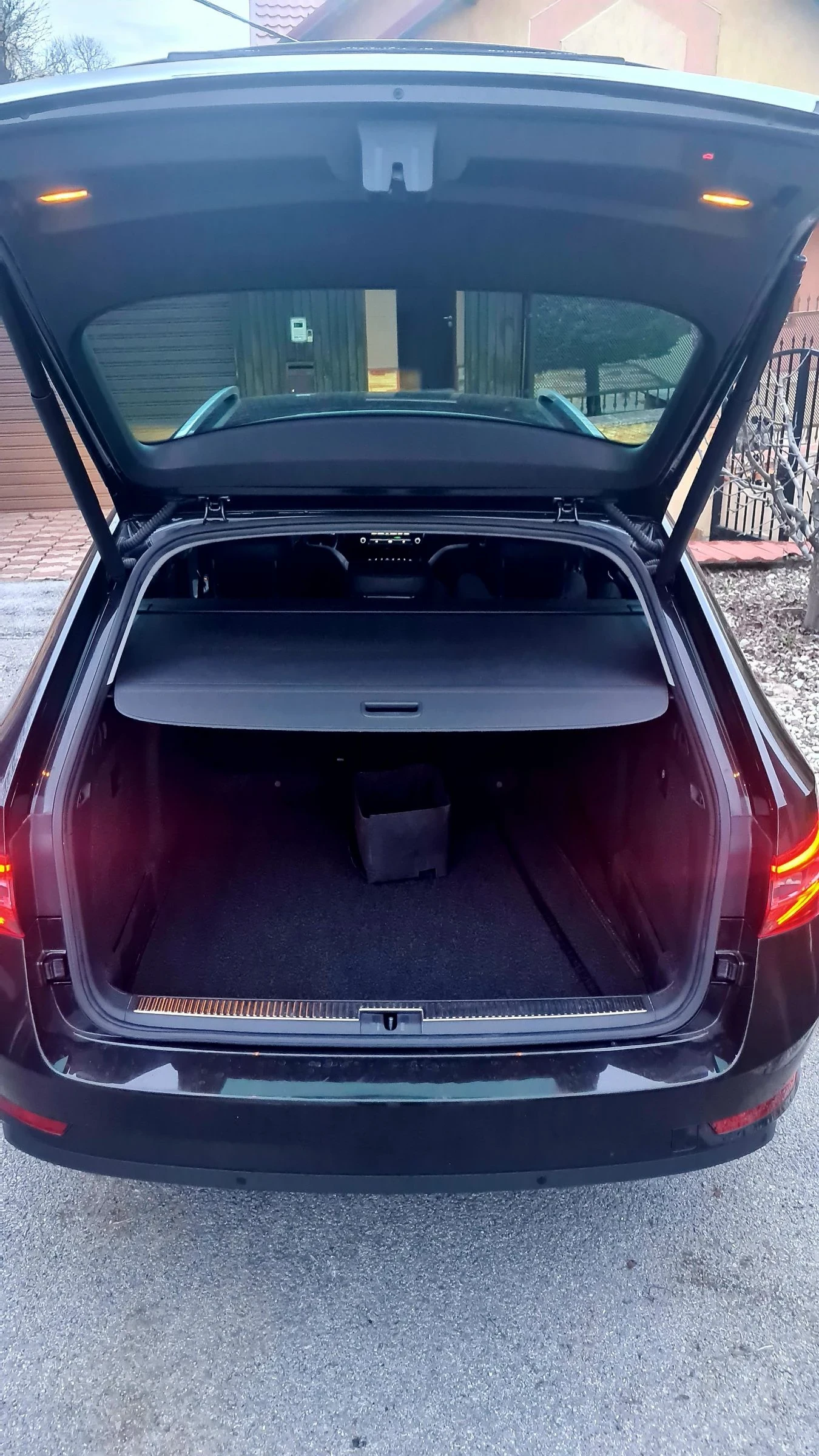 Skoda Superb 2.0 TDi, снимка 7 - Автомобили и джипове - 55894187