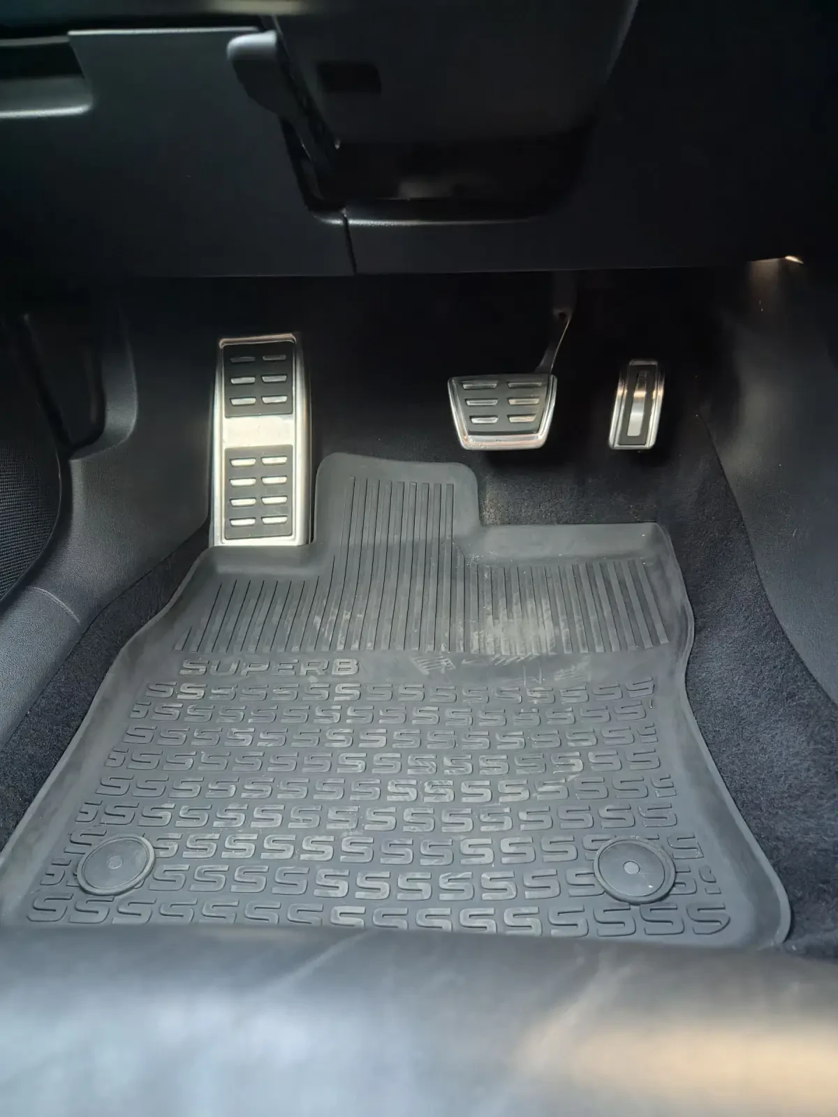 Skoda Superb 2.0 TDi, снимка 16 - Автомобили и джипове - 55894187