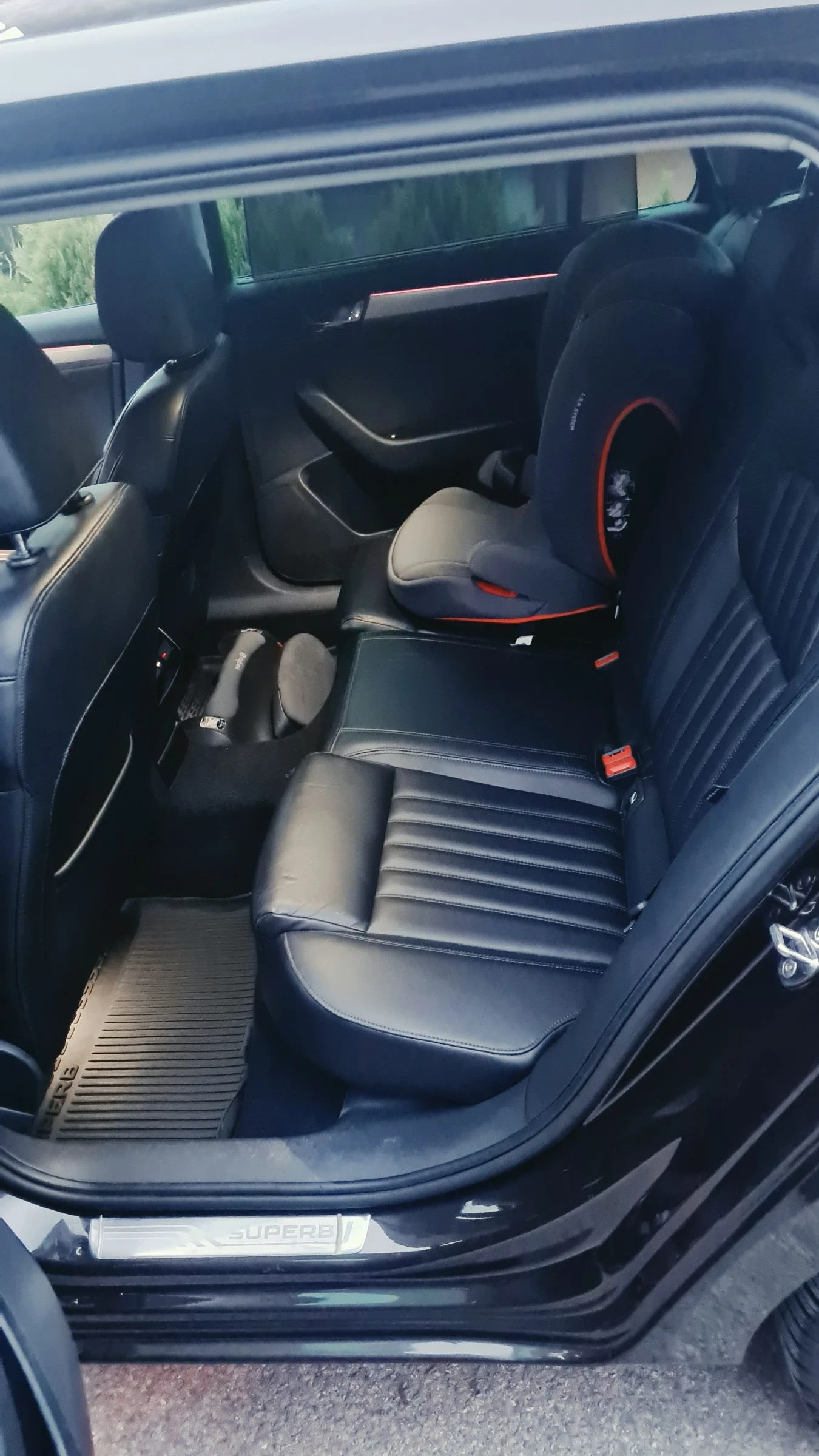 Skoda Superb 2.0 TDi, снимка 8 - Автомобили и джипове - 55894187
