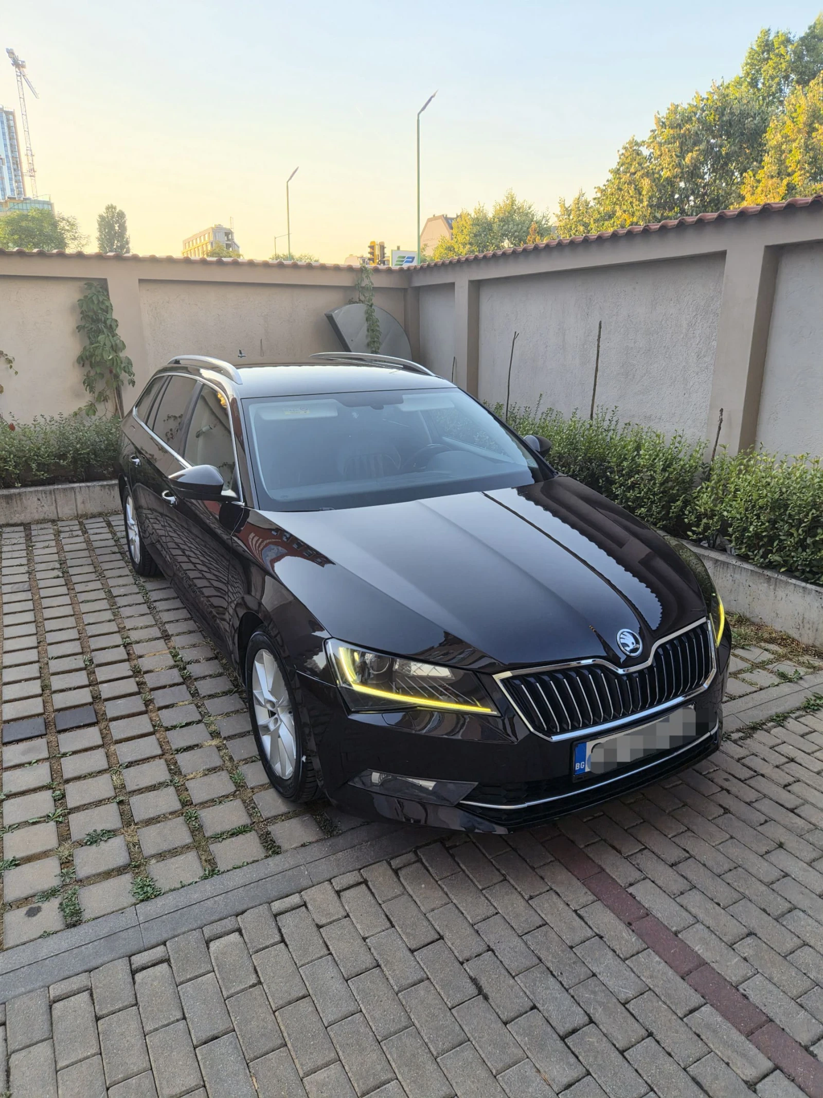 Skoda Superb 2.0 TDi, снимка 3 - Автомобили и джипове - 55894187