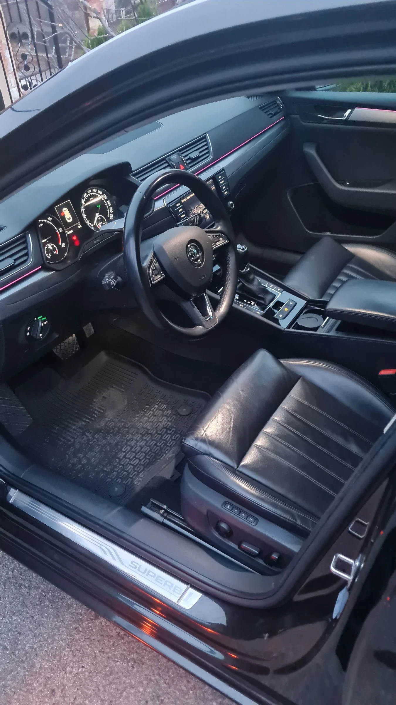 Skoda Superb 2.0 TDi, снимка 10 - Автомобили и джипове - 55894187